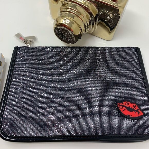 SPARKLE Glam Swiftie Lips Cosmetic Bag with dangle Charms NEW - Picture 1 of 7